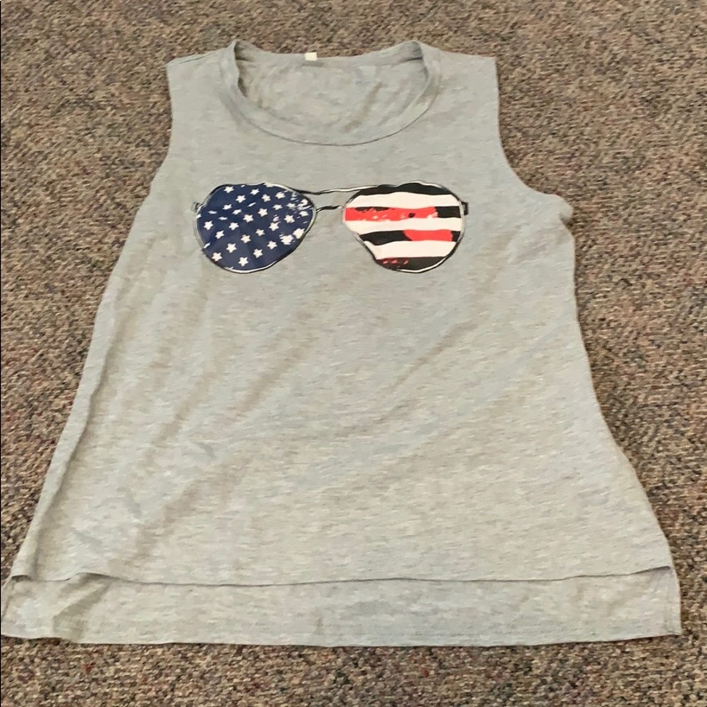 Gray tee